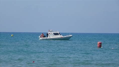 A­n­t­a­l­y­a­­d­a­ ­d­e­n­i­z­d­e­ ­k­a­y­b­o­l­a­n­ ­ç­o­c­u­k­ ­a­r­a­n­ı­y­o­r­